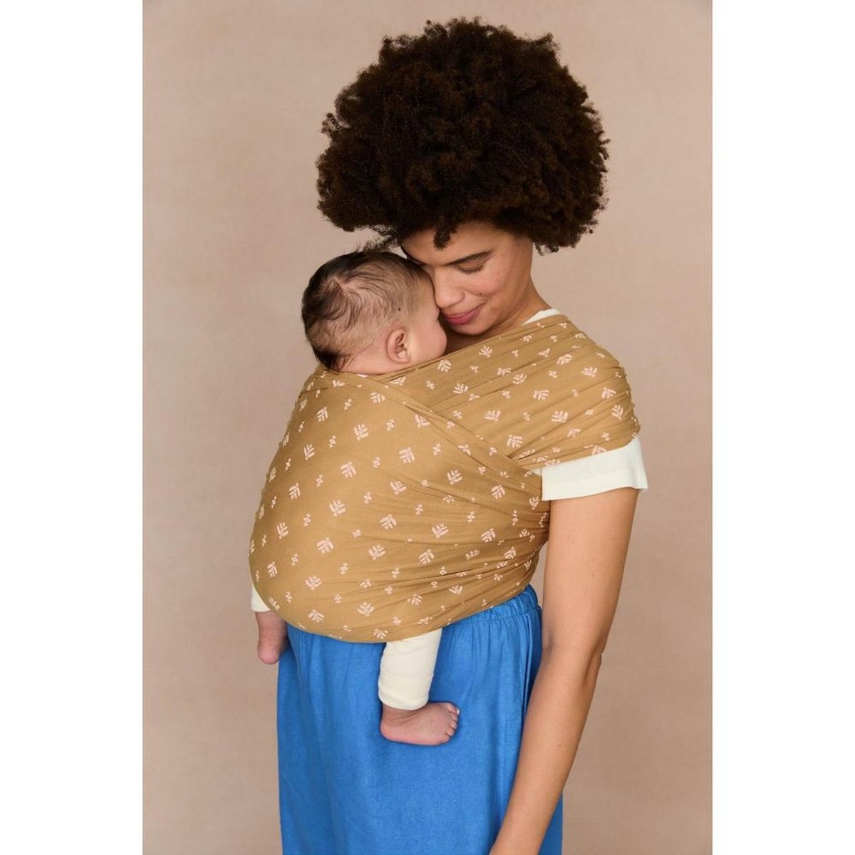 Écharpe de portage Aura en tissu tricoté Camel couleur unique, ERGOBABY