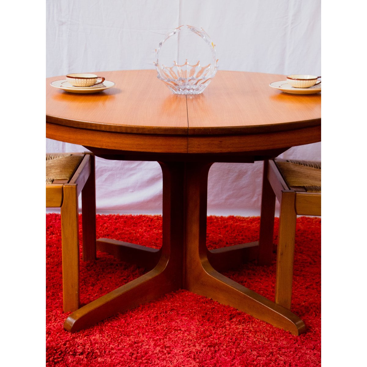 Table à manger ronde en teck Karla N°1310 - Bon état bois clair, DEBONGOUT