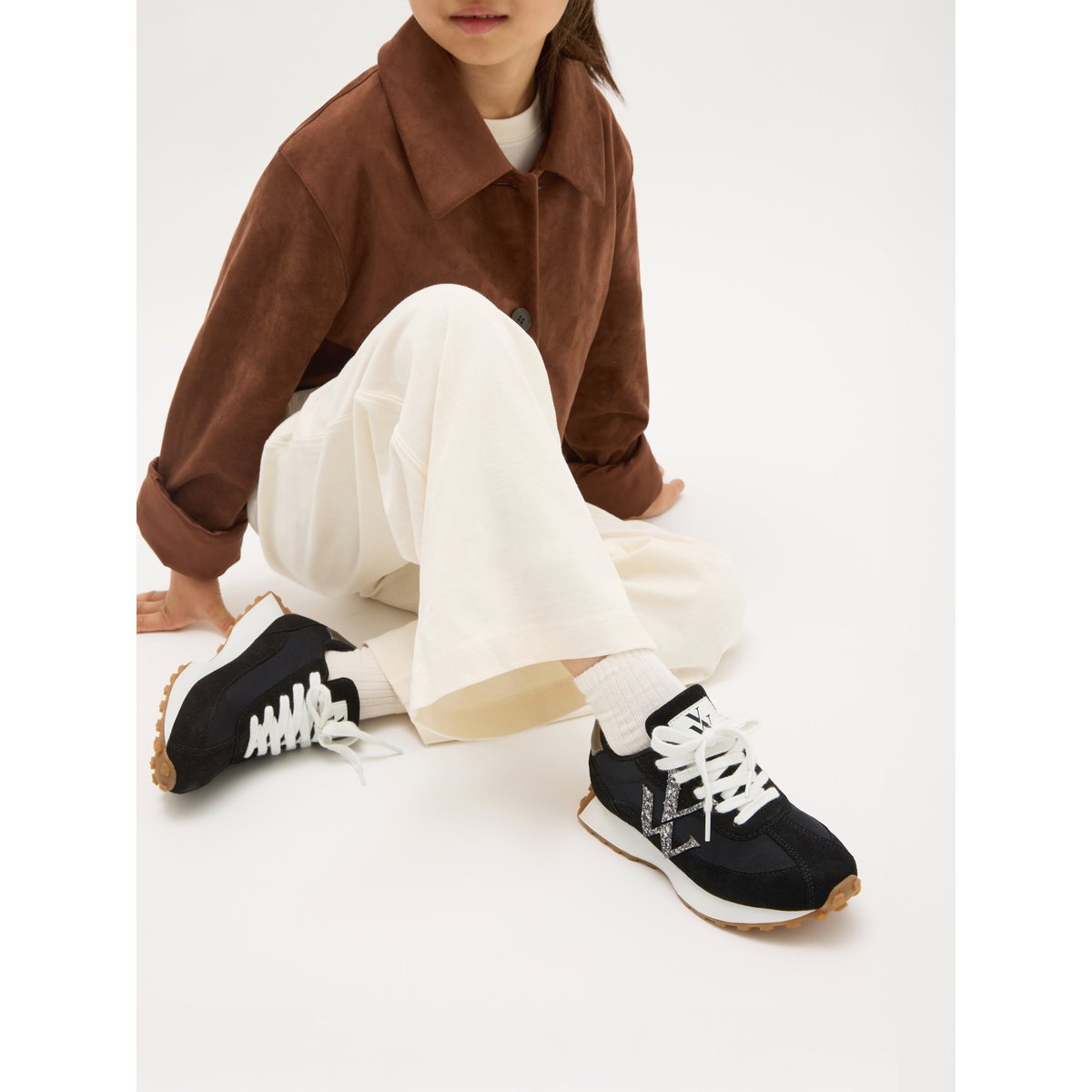 Baskets monogramme à lacets avec semelle running Mini FLOW Initials noir, VANESSA WU