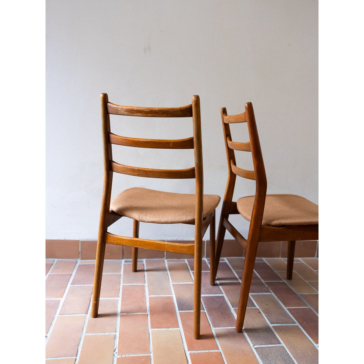 Paire de chaises scandinaves Alma N°1791 - Bon état bois foncé, DEBONGOUT