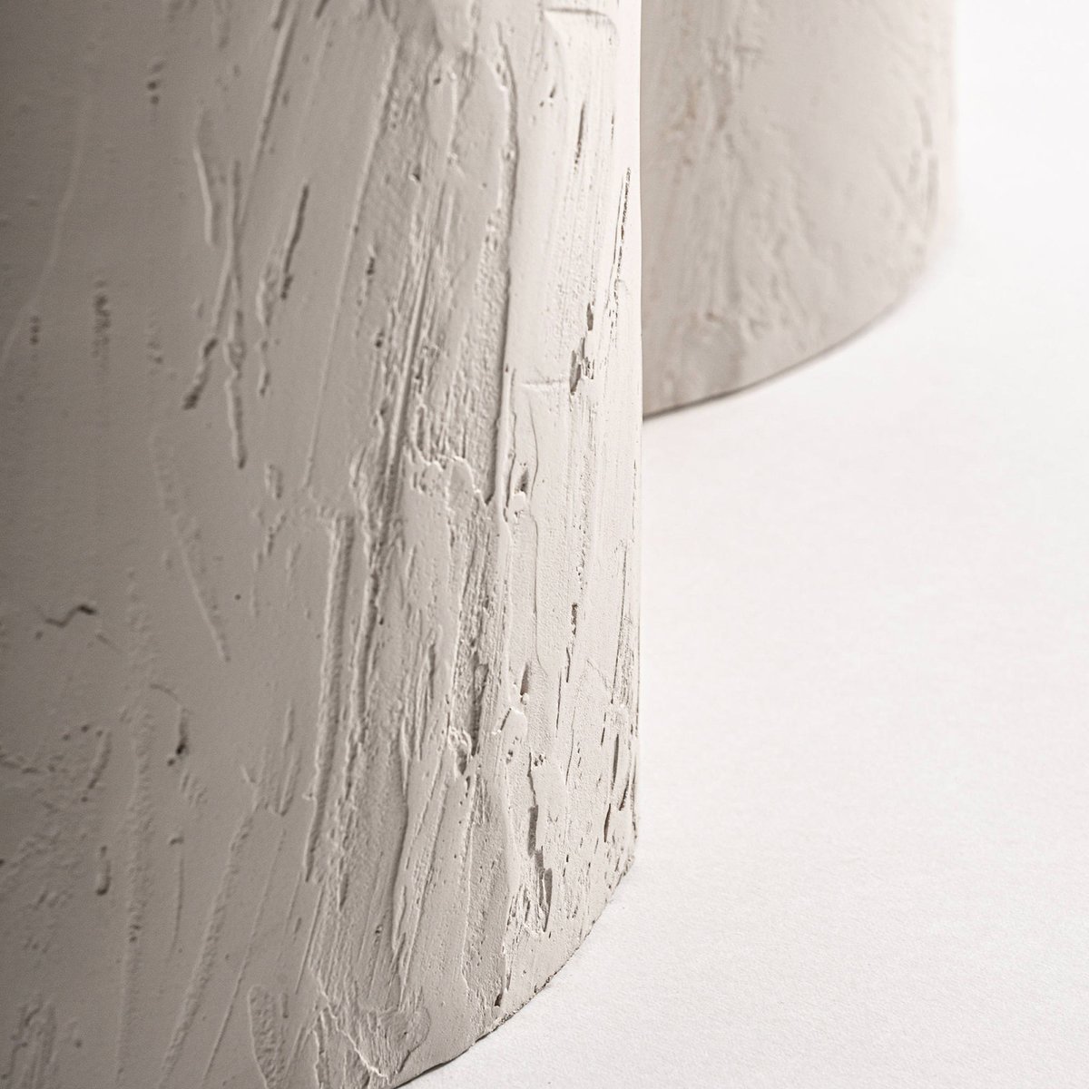 Table à manger ronde sculpturale S.INHA off white, RECOLLECTION