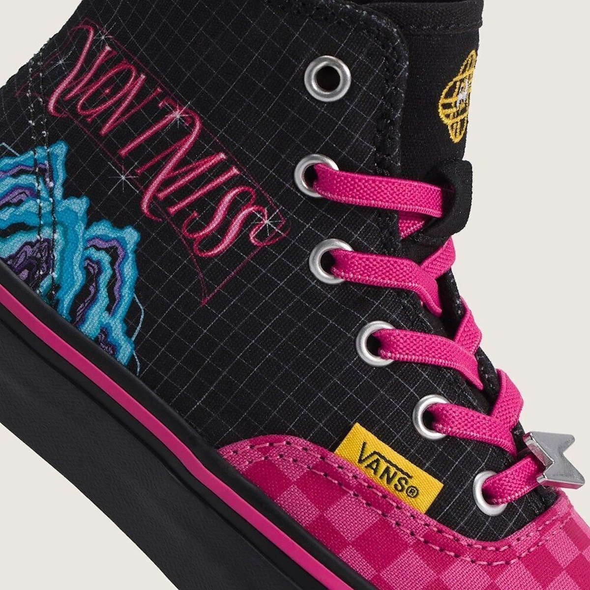 Baskets Hautes Authentic Hi 2.0 x Kpop Demon Hunters Zippées noir/rose, VANS