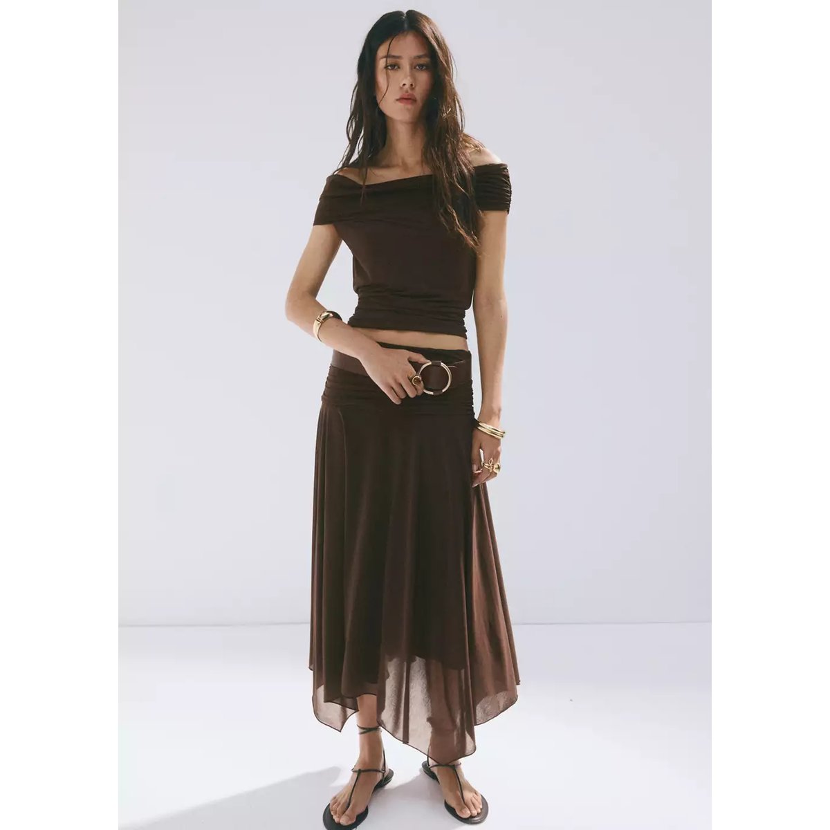 Top épaules dénudées marron, MANGO
