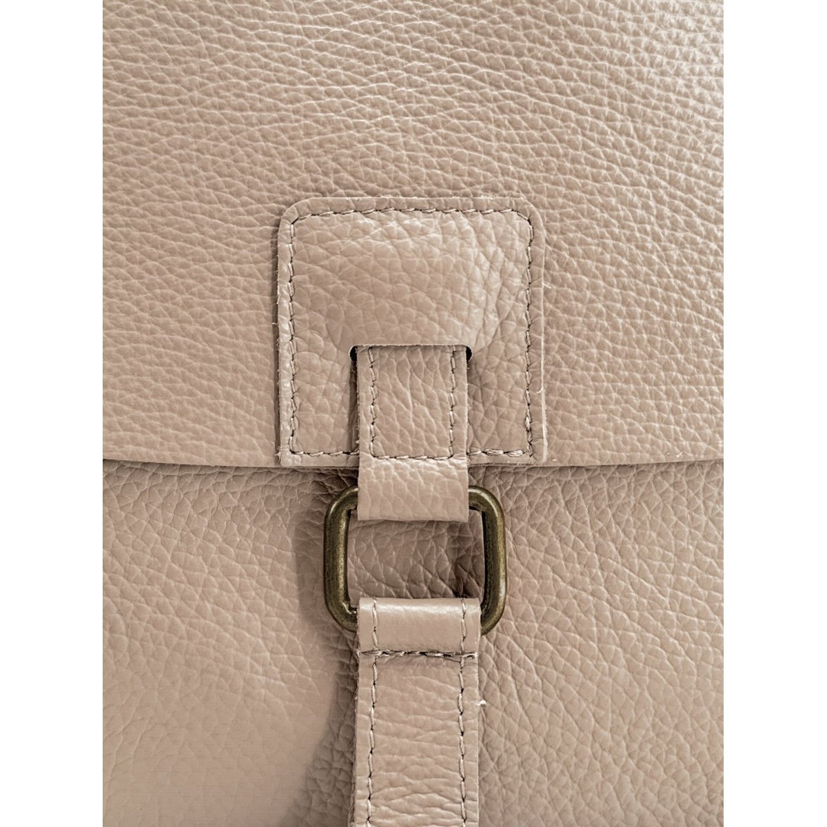 Sac bandoulière besace en cuir grainé COQUETTE rose pâle, OH MY BAG