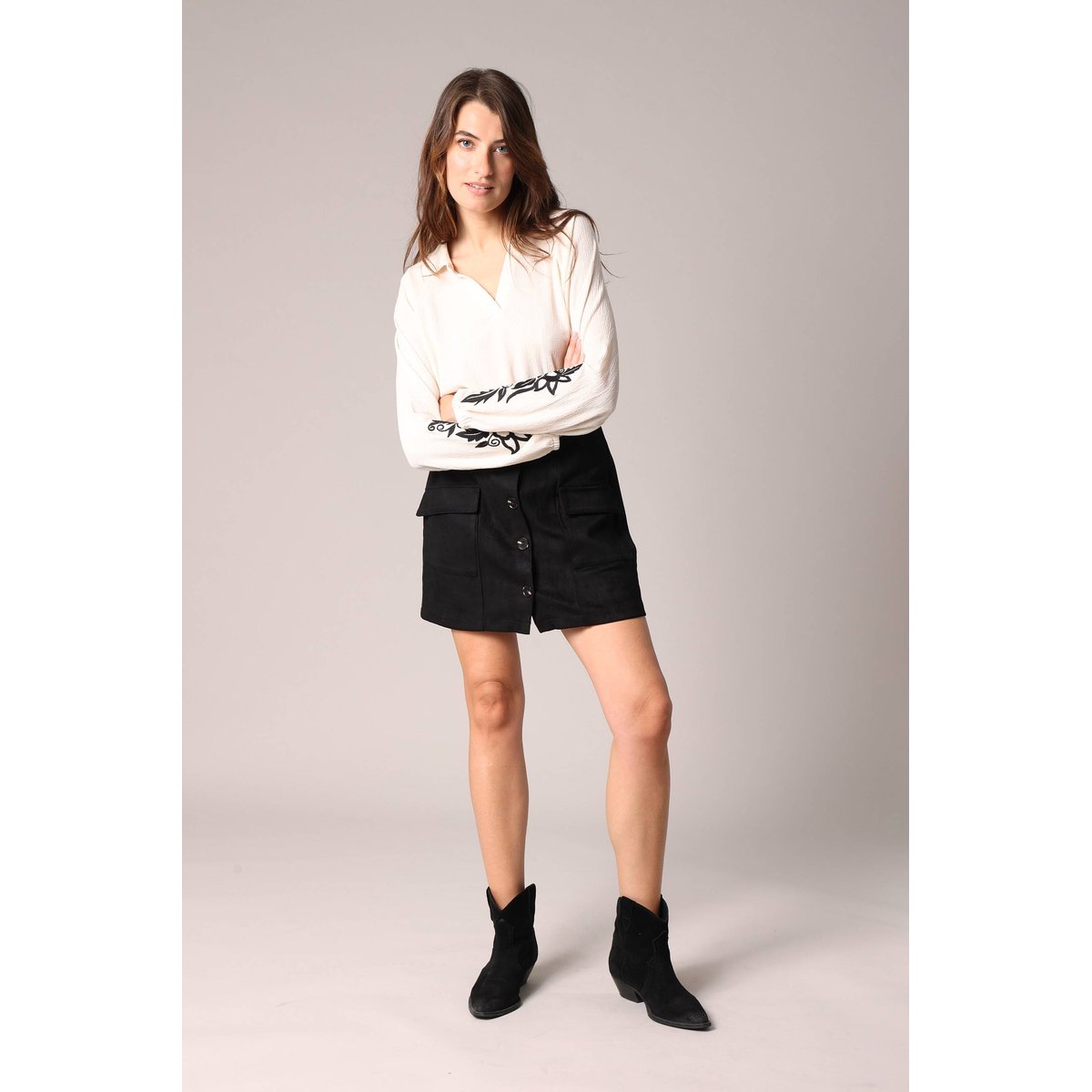 Blouse fluide avec broderies contrastées sur les bras ZOYA cream, DEELUXE