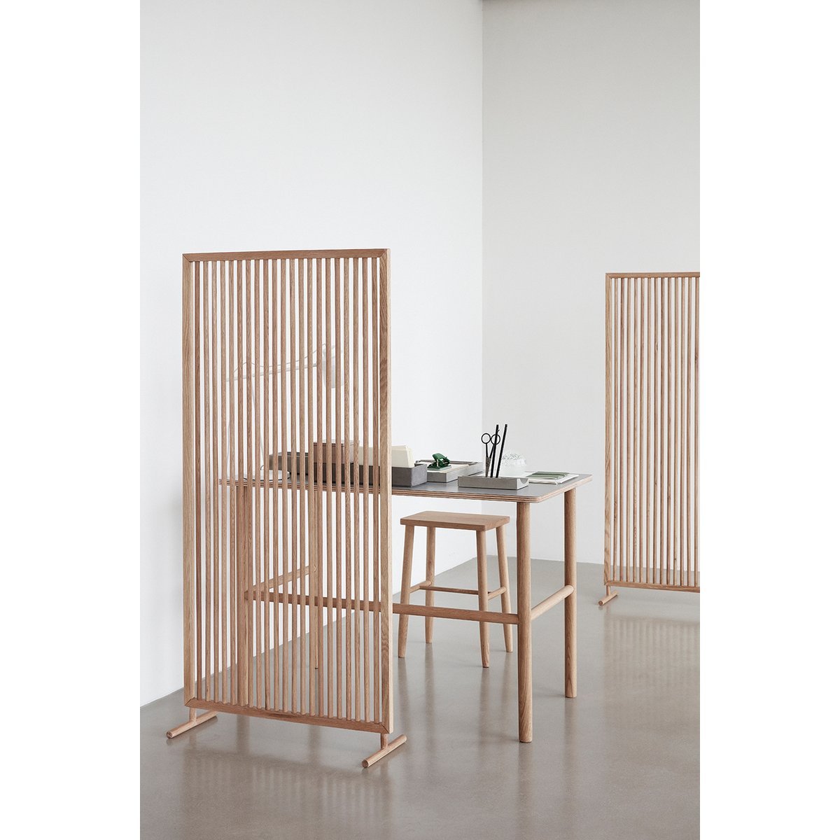 Tabouret en placage de chêne et bois de chêne FOLK naturel, HUBSCH
