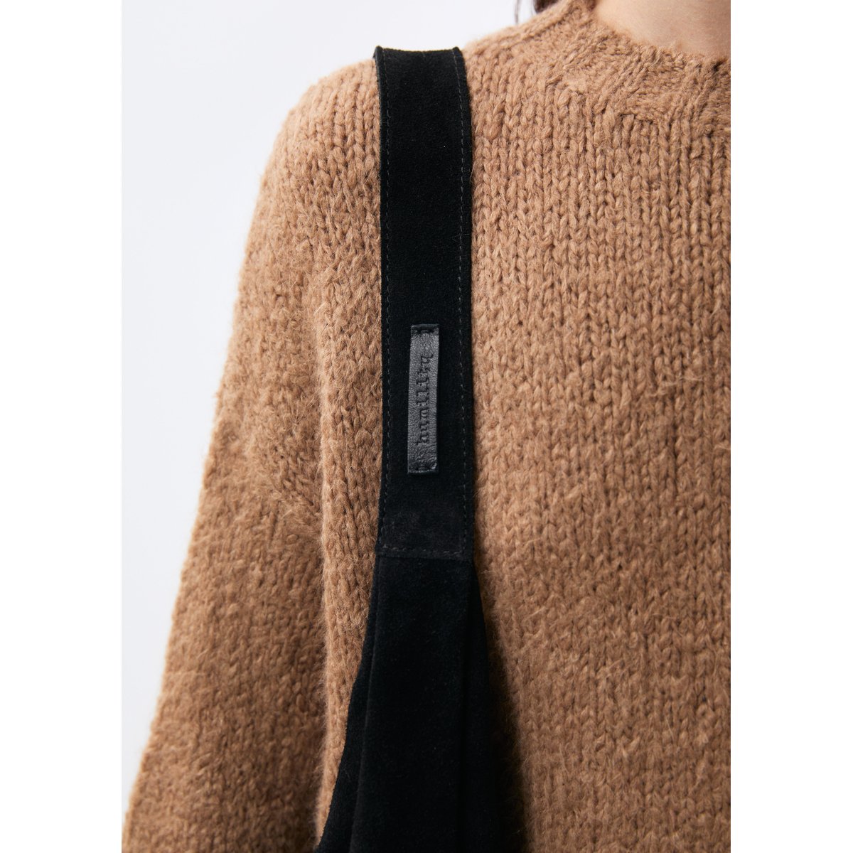 Sac hobo en daim noir, HUMILITY