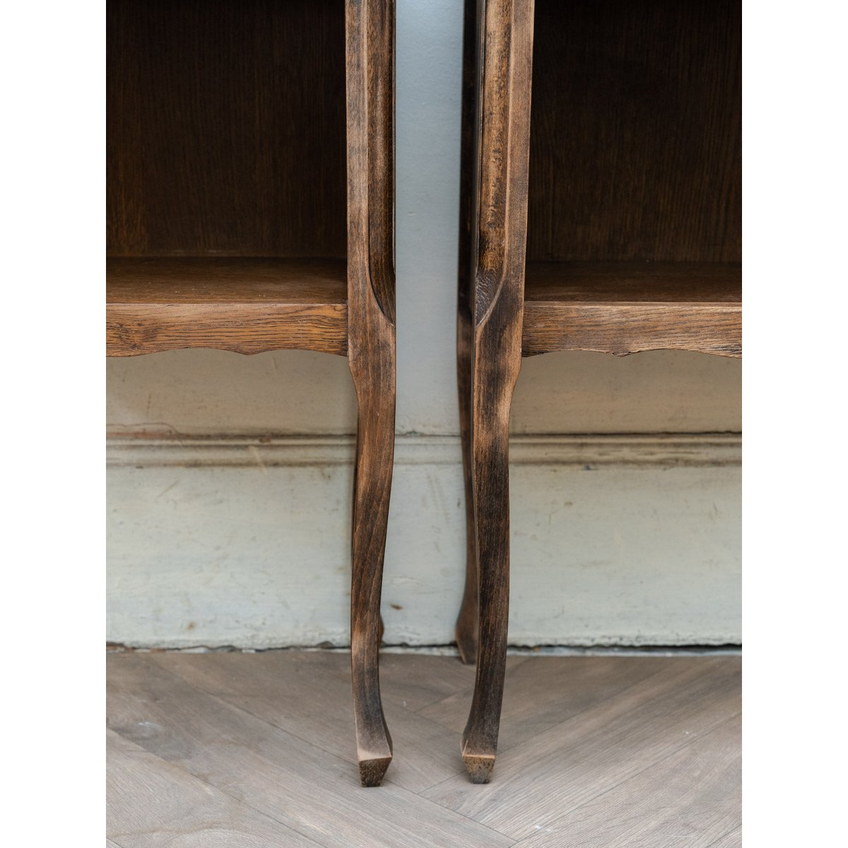 Paire de tables de chevet en bois Maïa N°1624 - Bon état bois foncé, DEBONGOUT