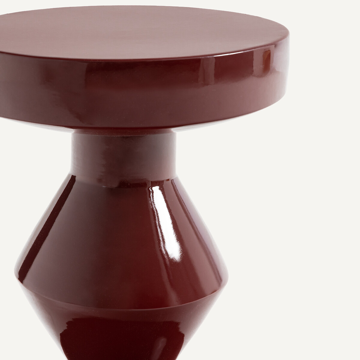 Mesa auxiliar de metal lacado, Brion rojo gran reserva, AM.PM