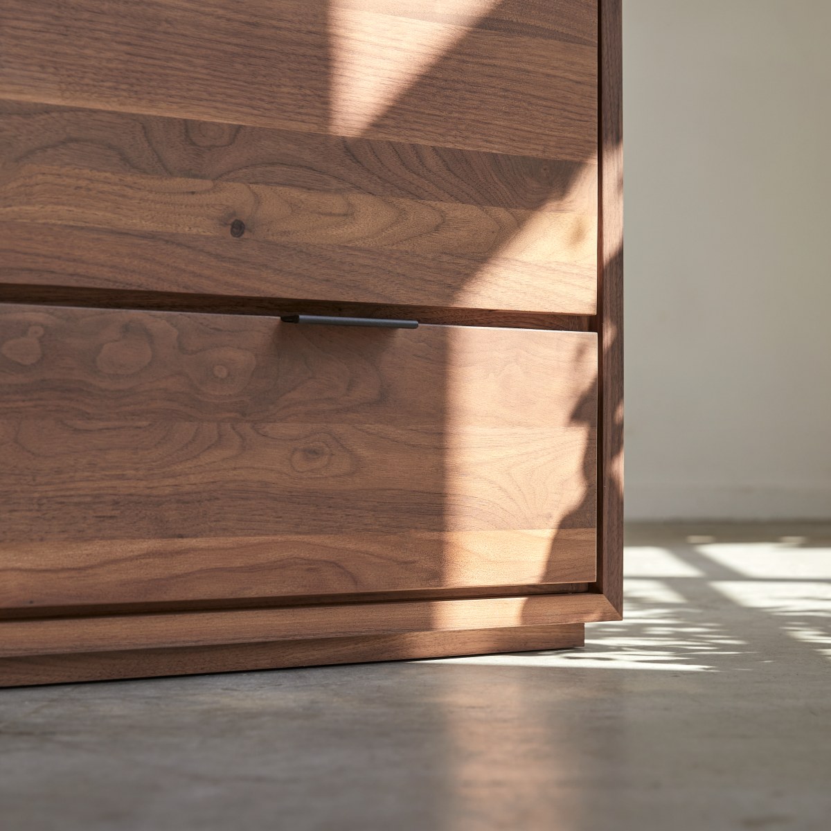 Meuble Hi-FI, TV en Noyer massif, SENSON marron foncé, TIKAMOON