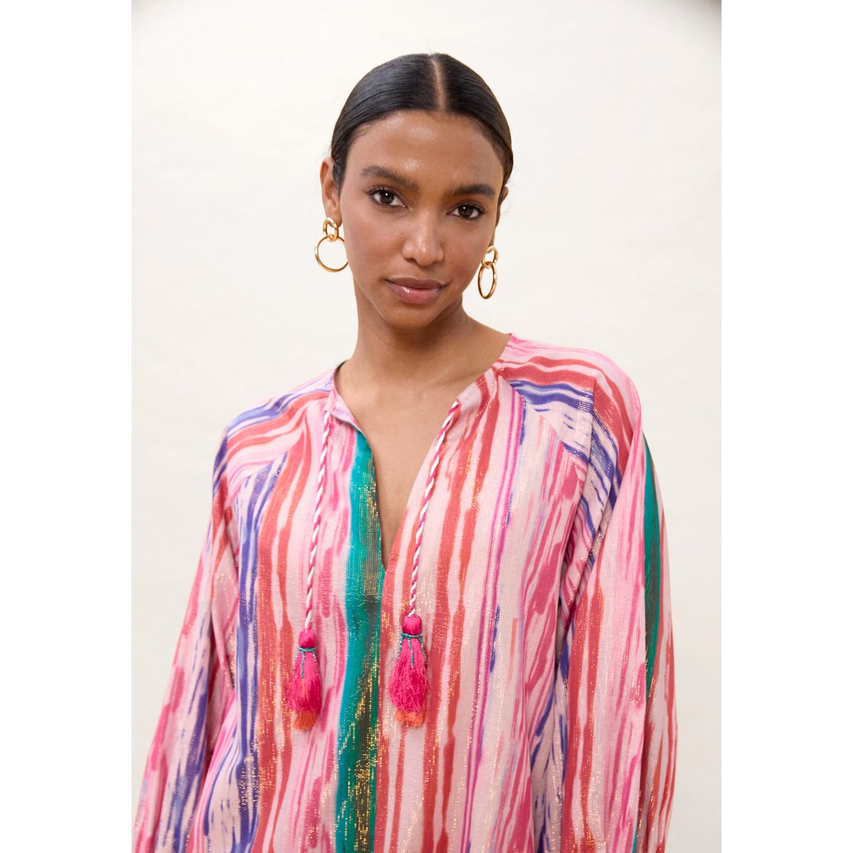 Robe courte à rayures multicolores et pompons rose clair, LOLA CASADEMUNT