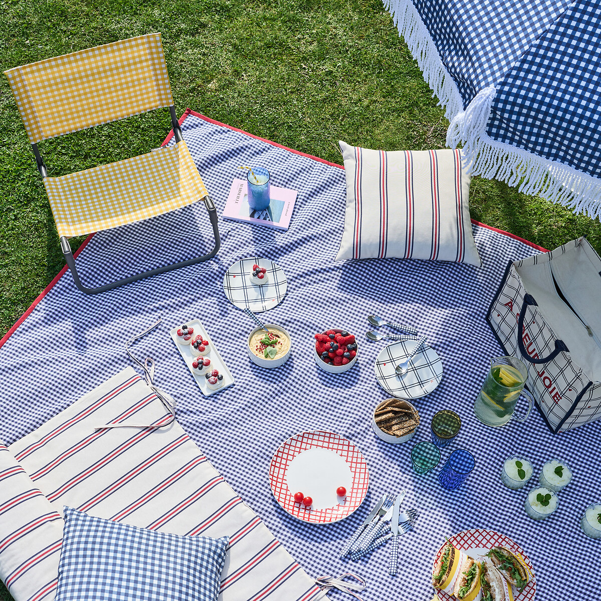 1-zijdig waterdicht picknicktafelkleed Aline blauw/wit/rood, LA REDOUTE INTERIEURS