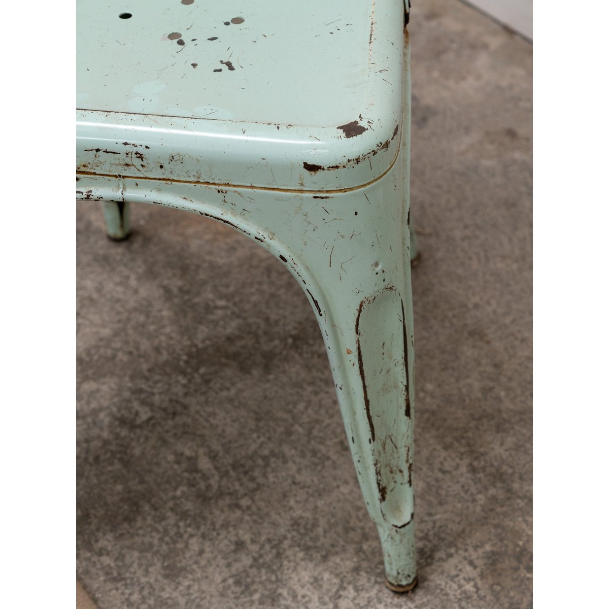 Chaise Tolix en métal vert menthe Alma N°1699 - Bon état vert, DEBONGOUT