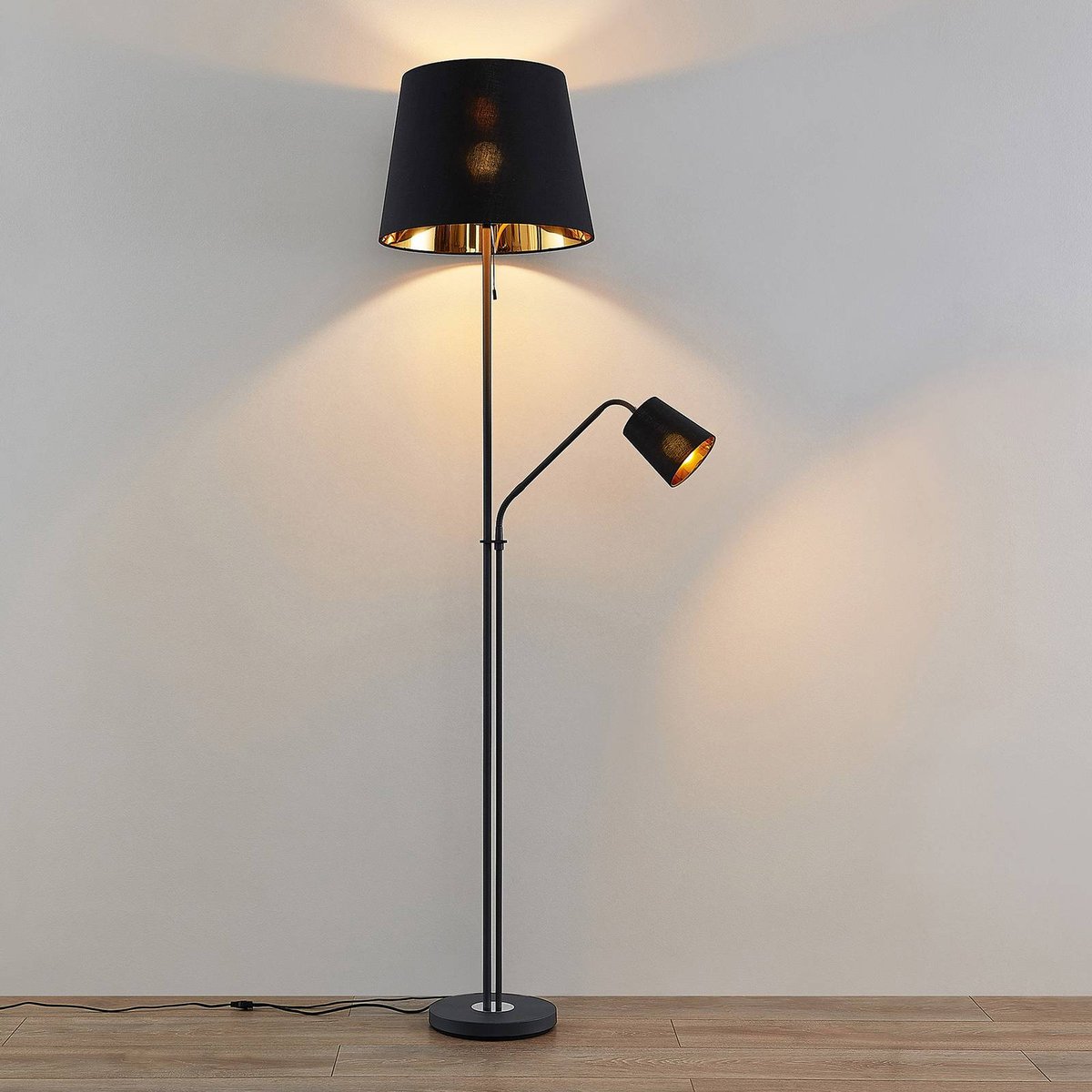 Lampadaire en métal moderne, Efalia noir, or, LINDBY