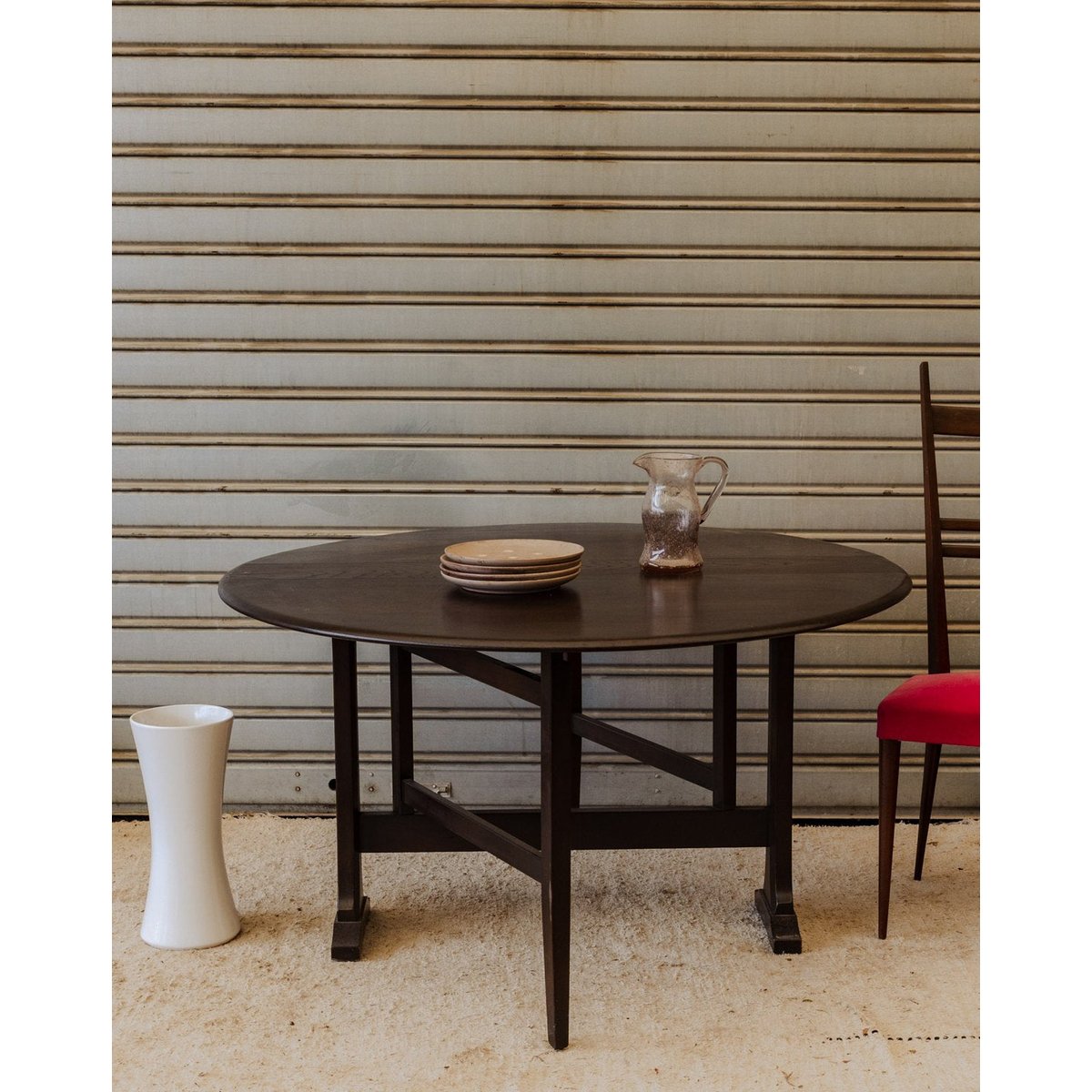 Table à manger en bois foncé Karla N°1307 - Bon état bois foncé, DEBONGOUT