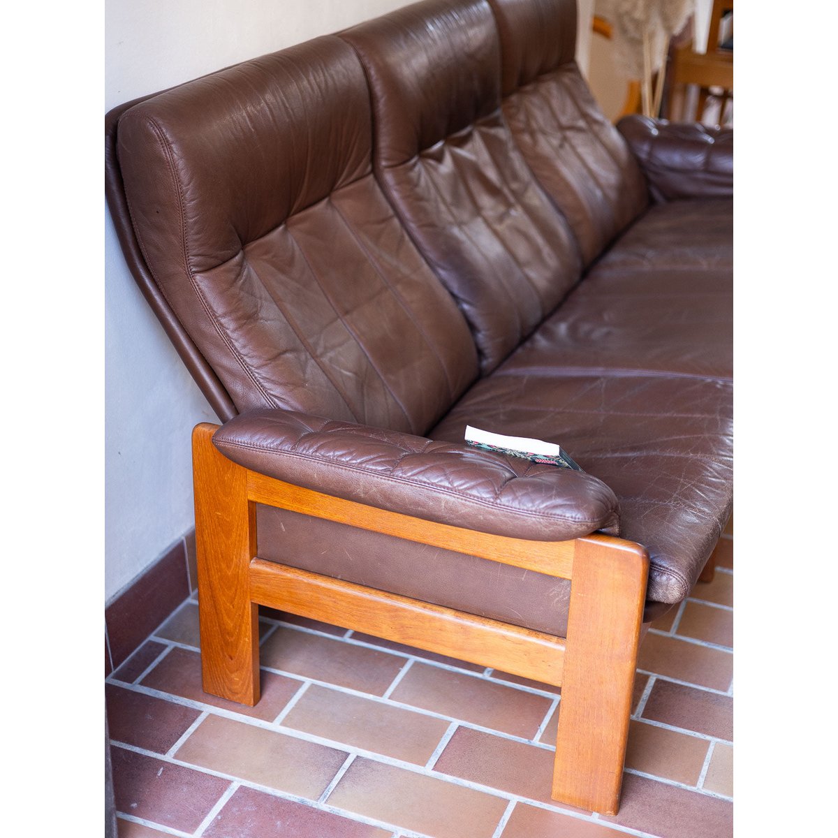Banquette 3 places Clara N°147 - Bon état marron, DEBONGOUT
