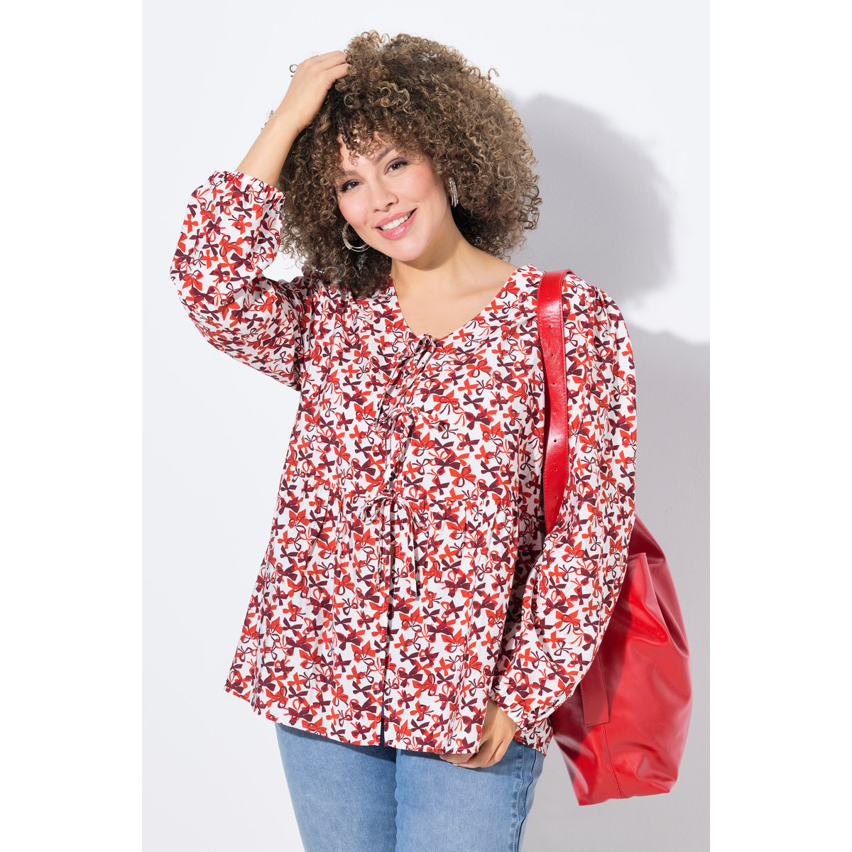 Blouse coupe évasée, imprimé petits nœuds rouge, ULLA POPKEN