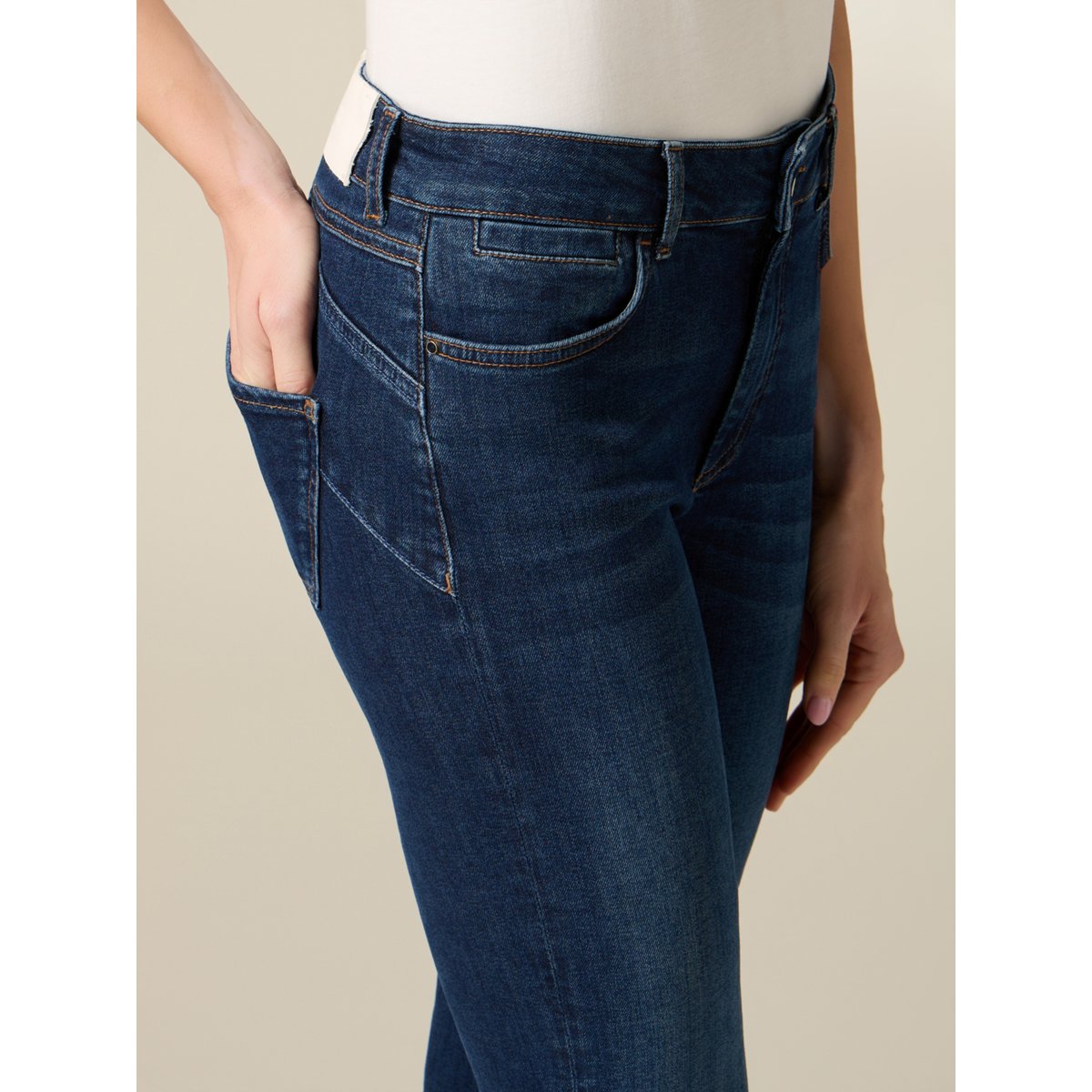 Jean court bleu, OLTRE