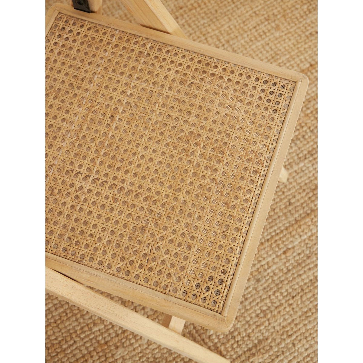 Paire de chaises pliantes en cannage Claude N°1752 - Bon état bois clair, DEBONGOUT