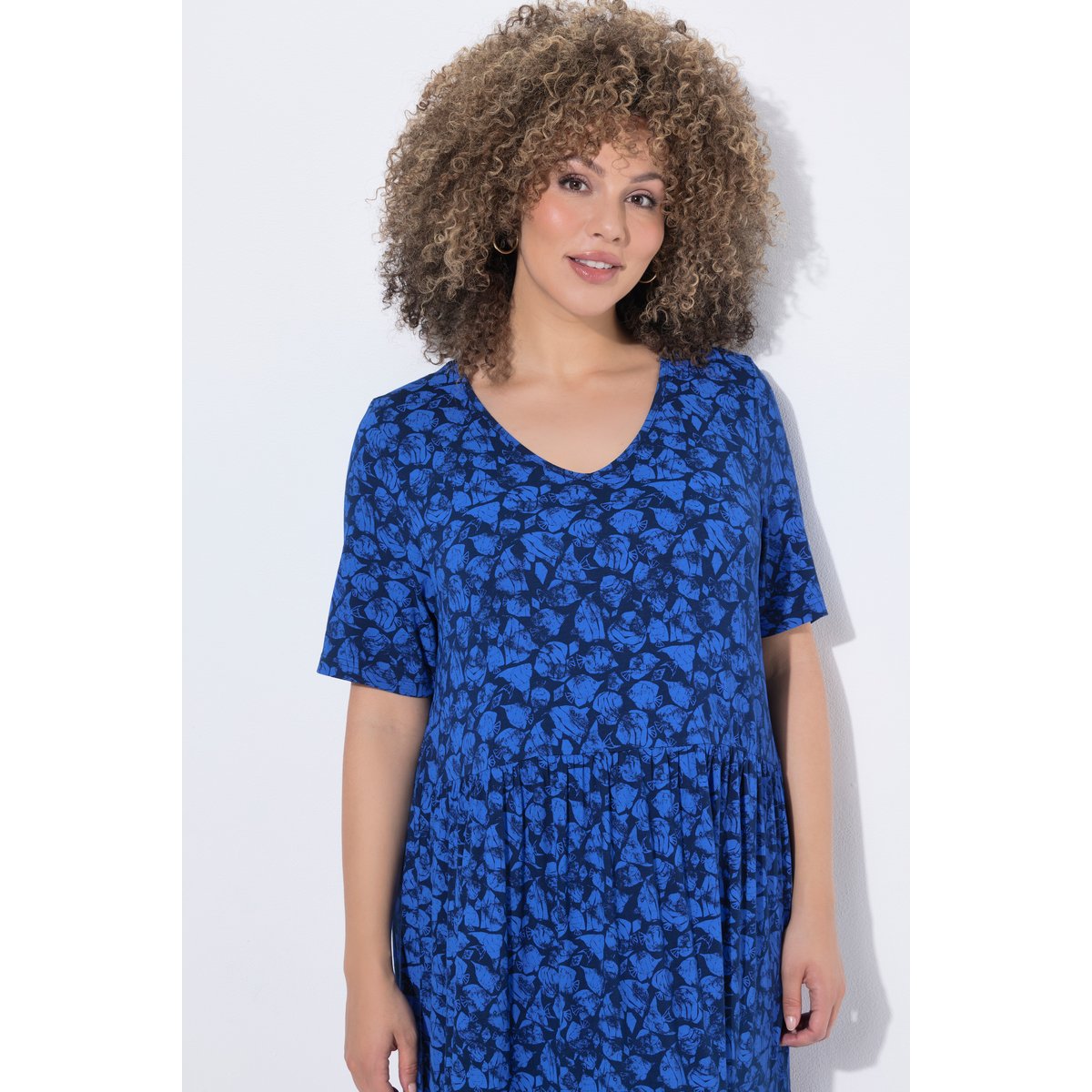 Robe en jersey. Coupe évasée avec volants. bleu paon, ULLA POPKEN