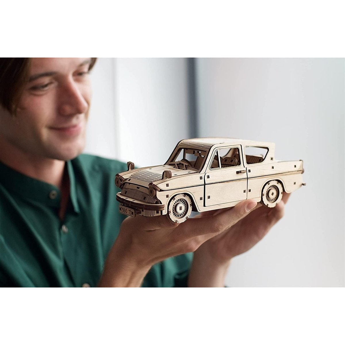 Puzzle 3D La voiture volante Anglia beige, UGEARS