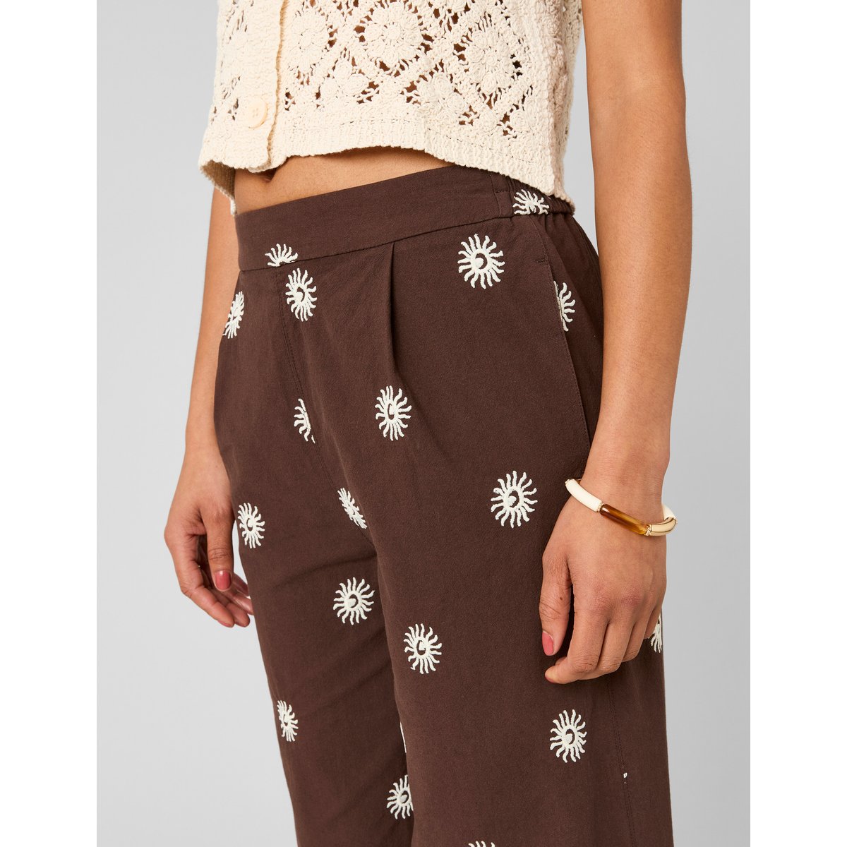 Pantalon brodé marron foncée, BZB