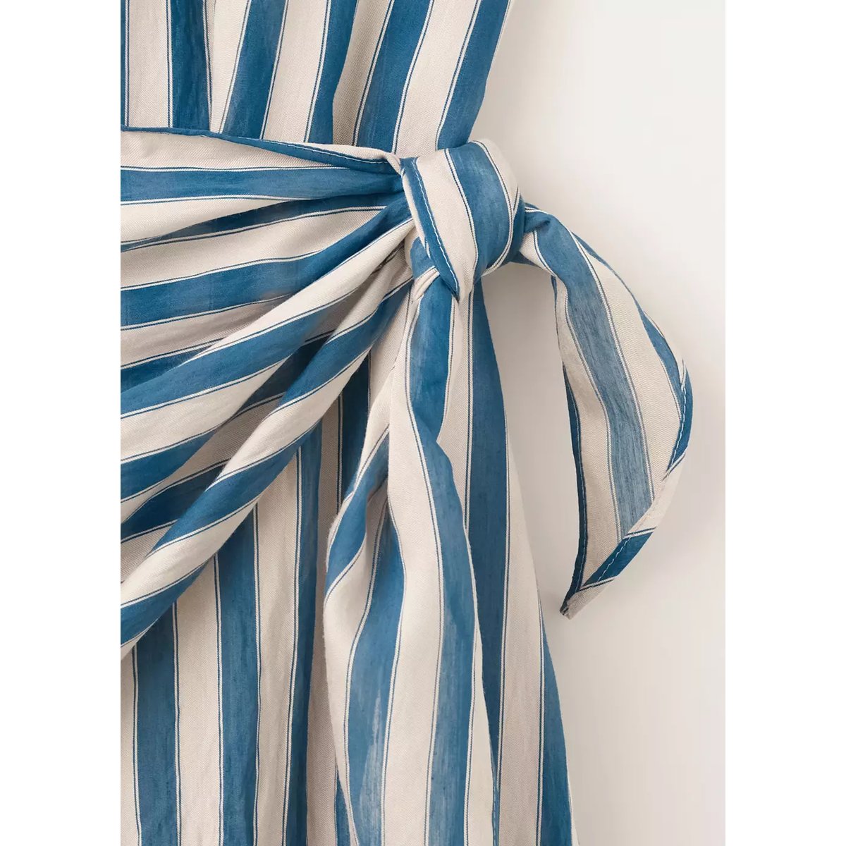 Robe chemisier rayures et foulard bleu, MANGO