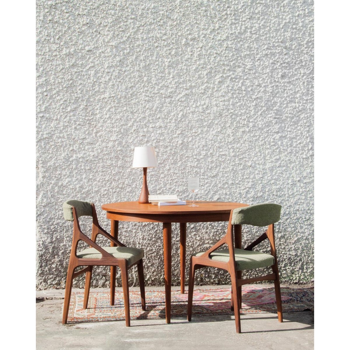 Table à manger en teck Romy N°254 - Bon état bois, DEBONGOUT