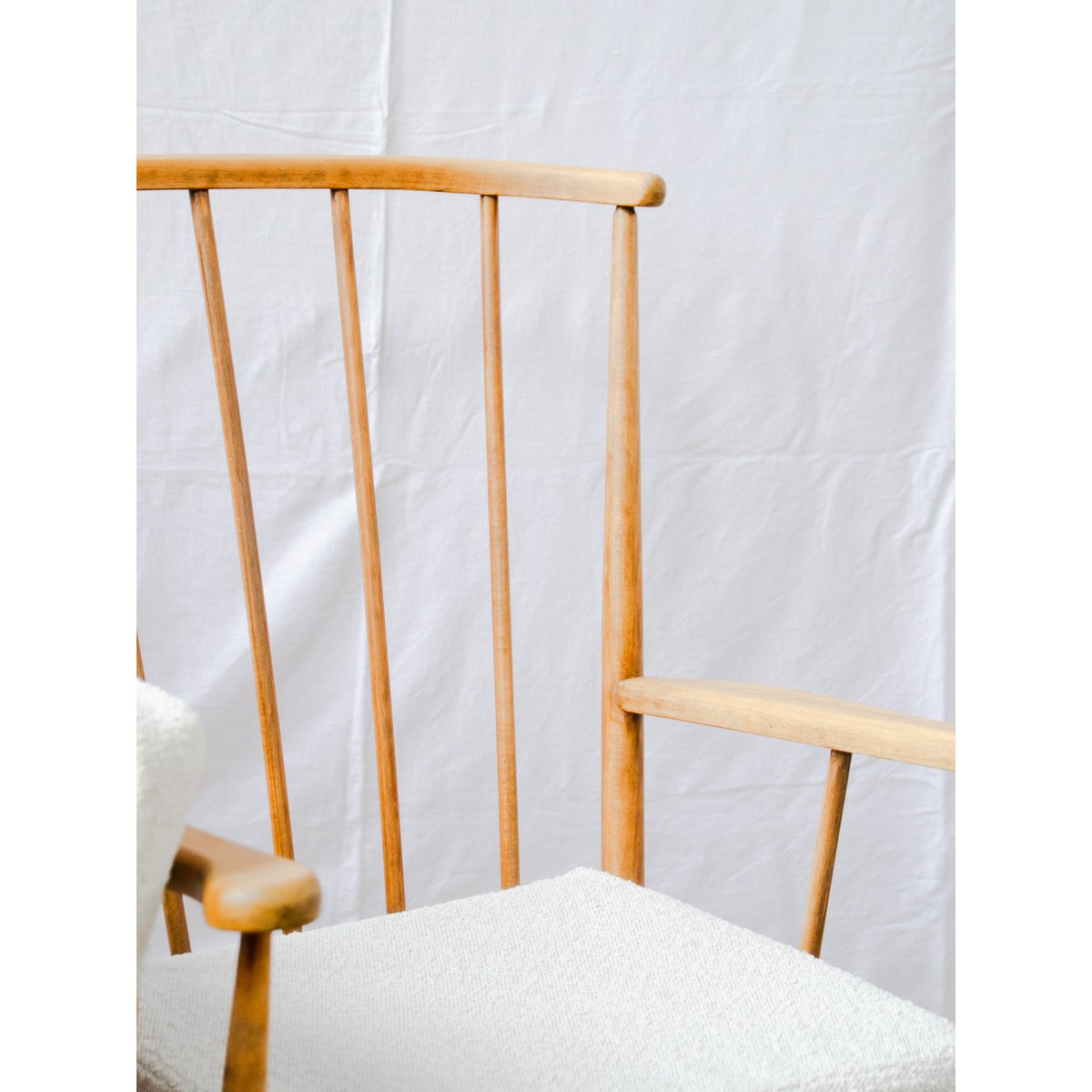 Fauteuil éventail en bois et tissu Jakob N°1442 - Bon état bois clair, DEBONGOUT
