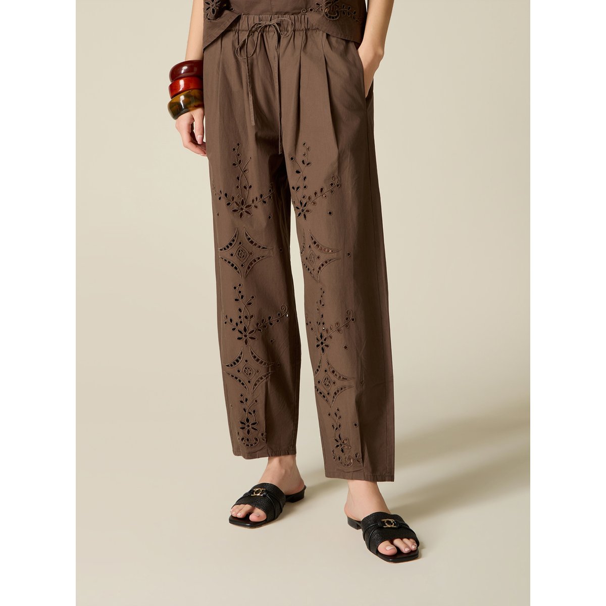 Pantalon court en coton ajouré marron, OLTRE