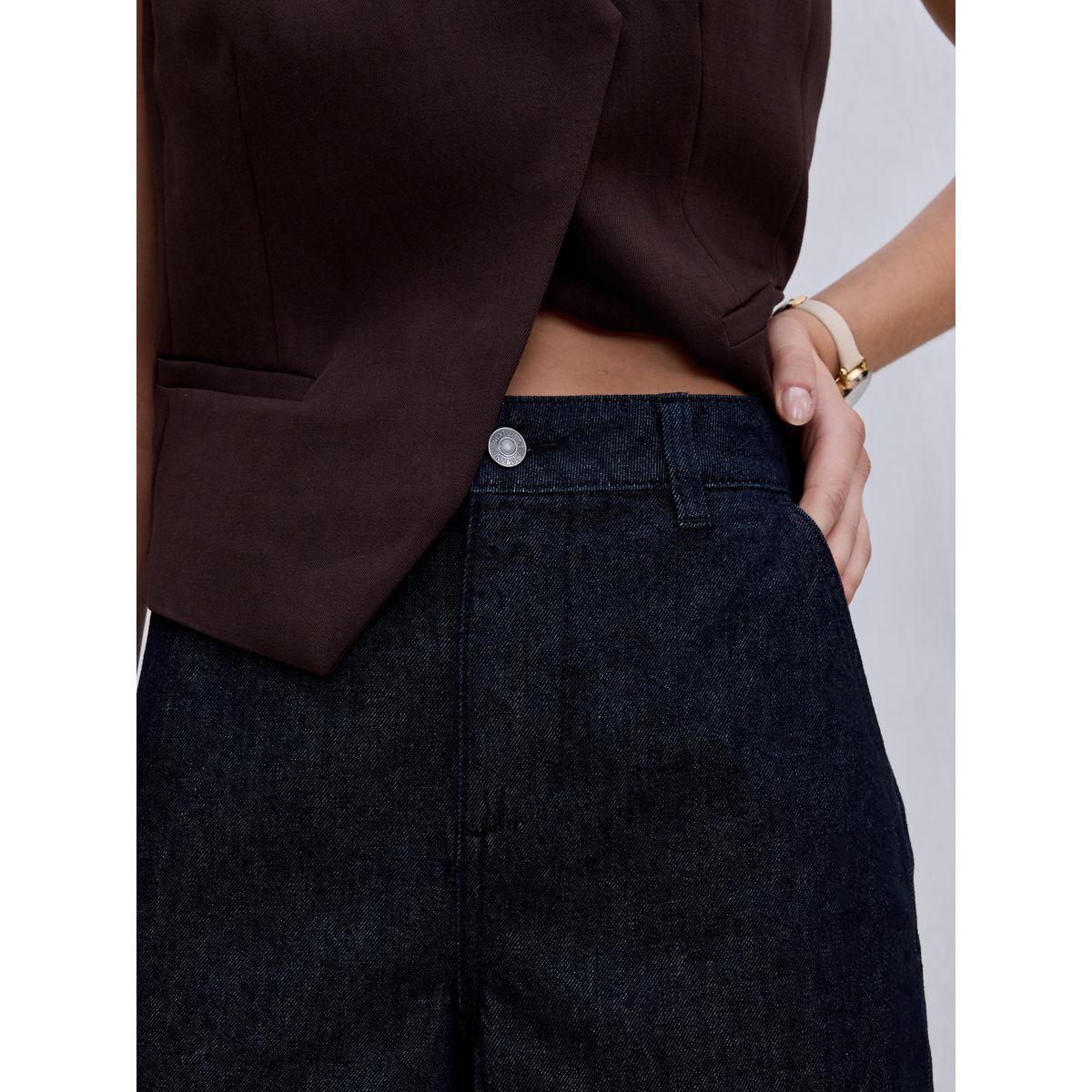 Jort en denim avec pli sur le devant délavage bleu, NEXT