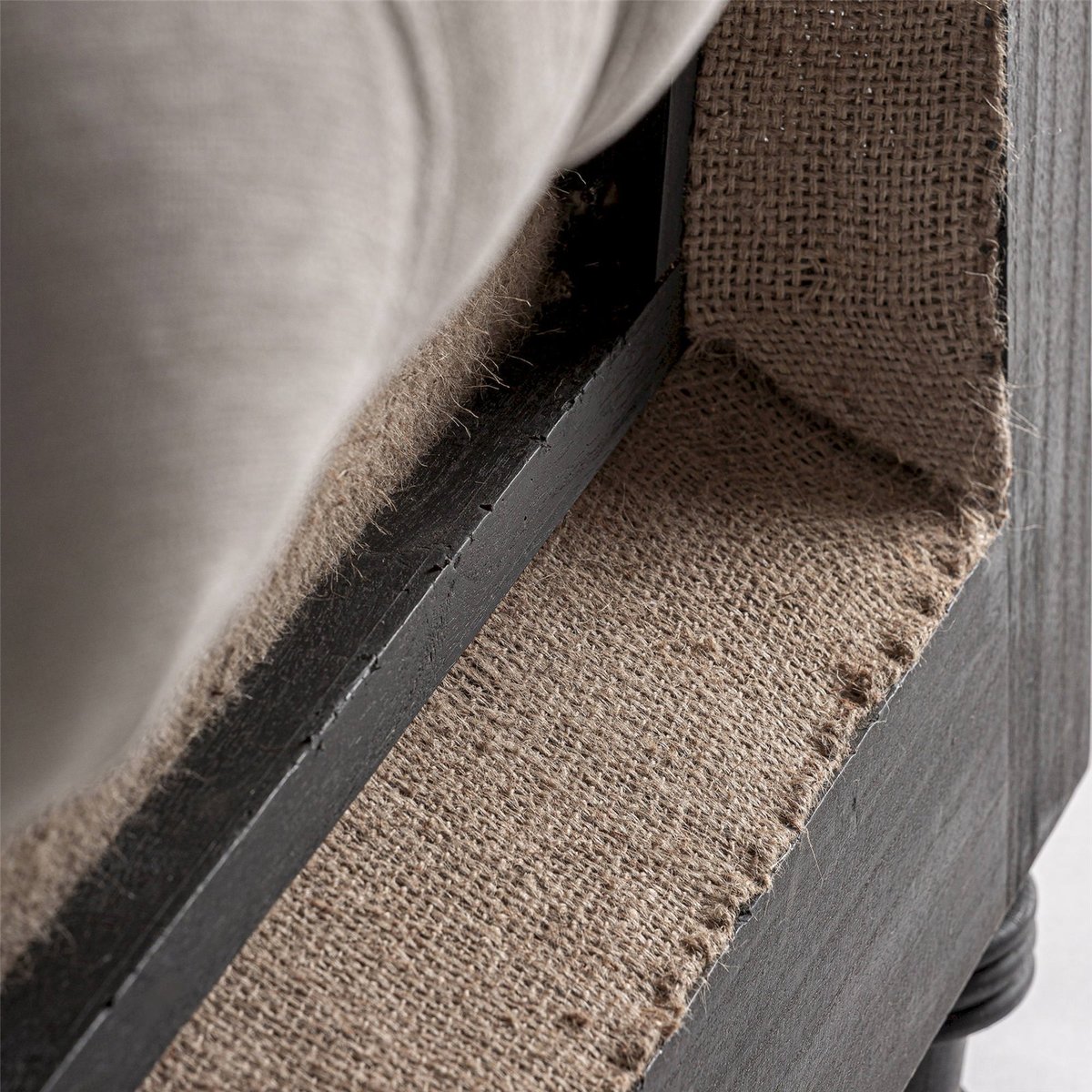 Fauteuil capitonné collection S.GORE beige et noir, RECOLLECTION