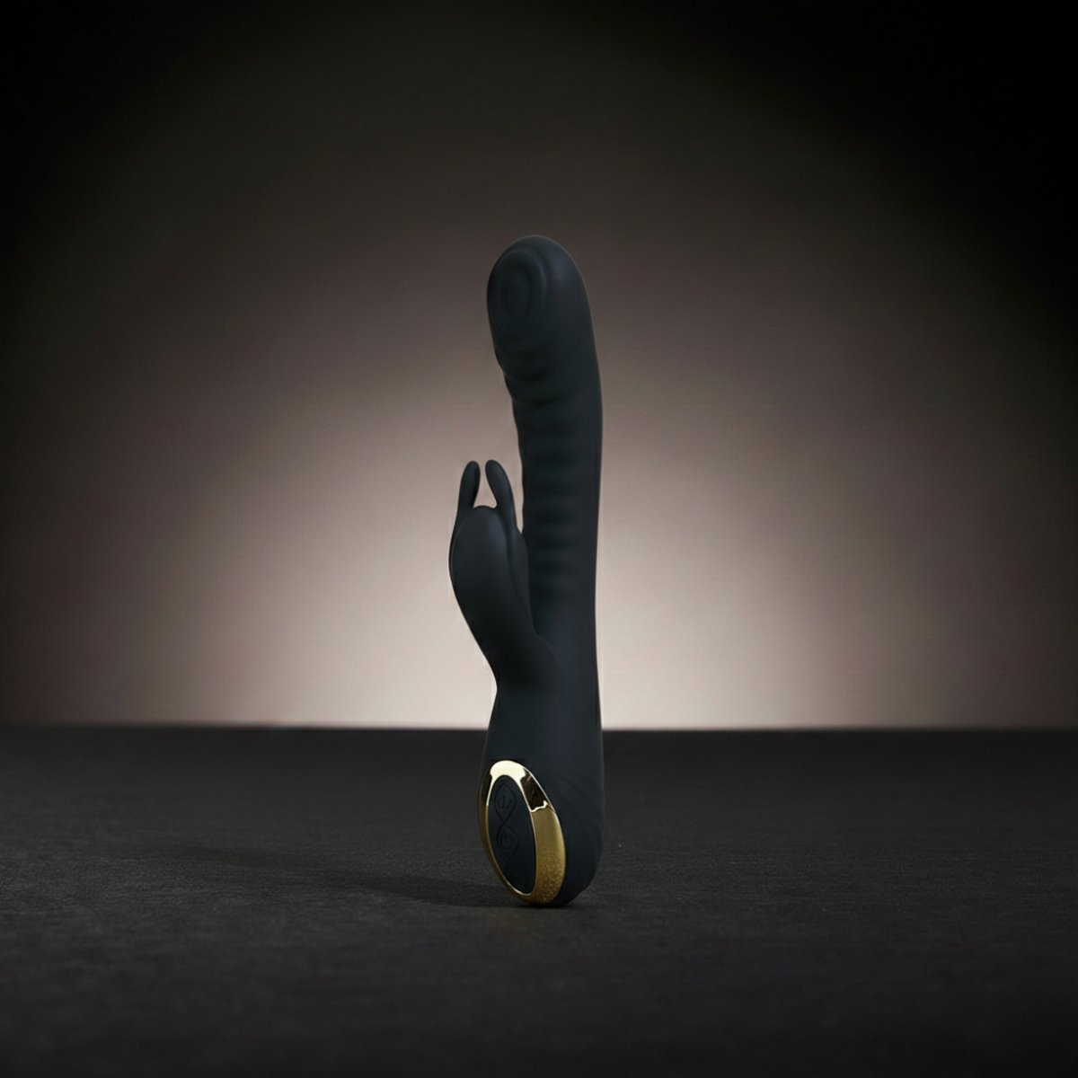 Vibromasseur Rabbit tapoteur ÖKI noir, BLACK EDITION