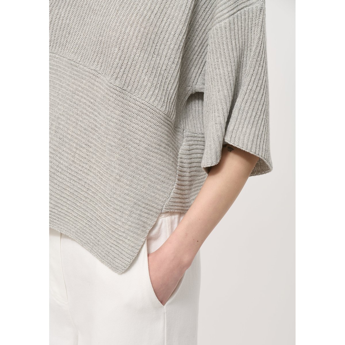 Pull asymétrique en maille gris chine, HUMILITY