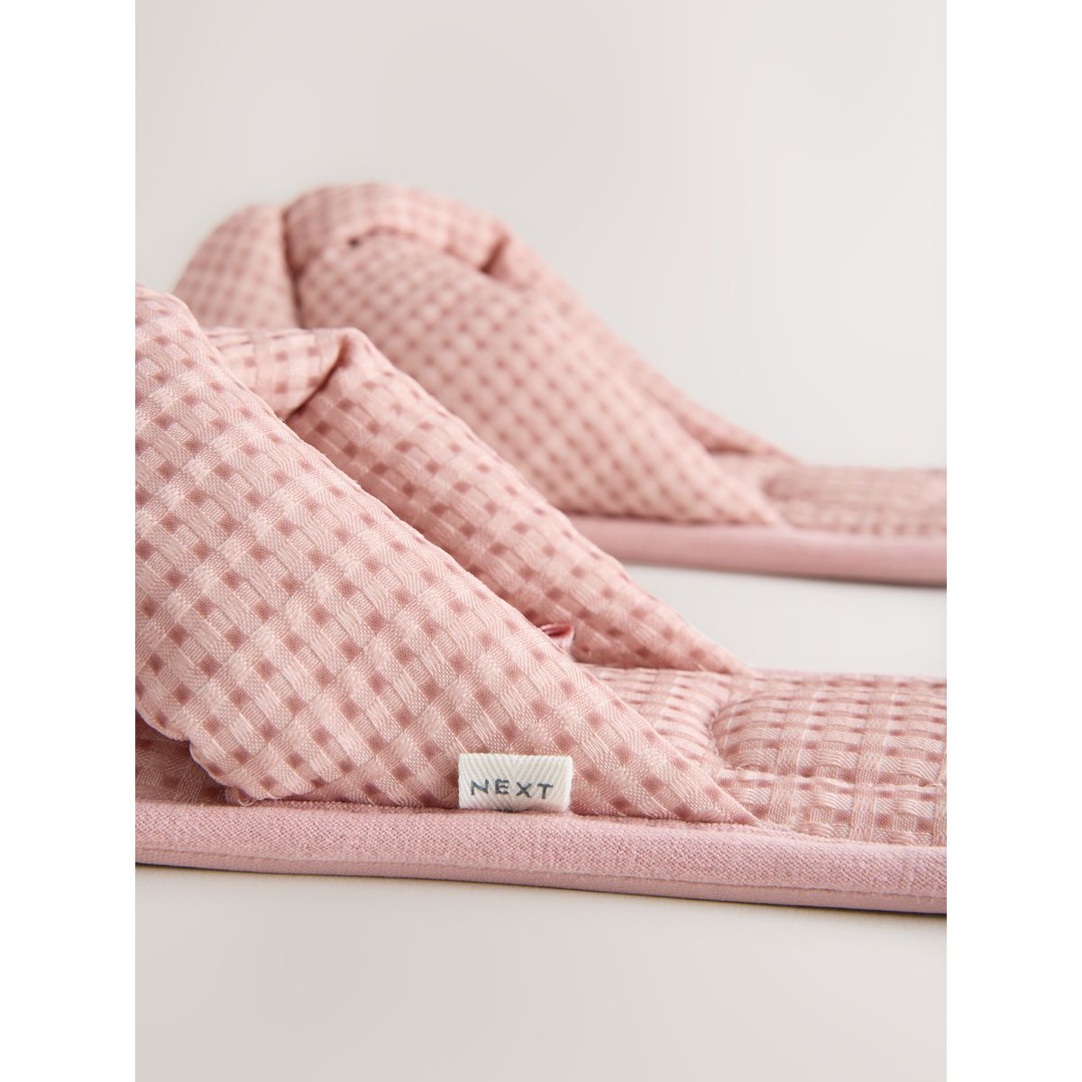 Chaussons mules en maille gaufrée rose, NEXT