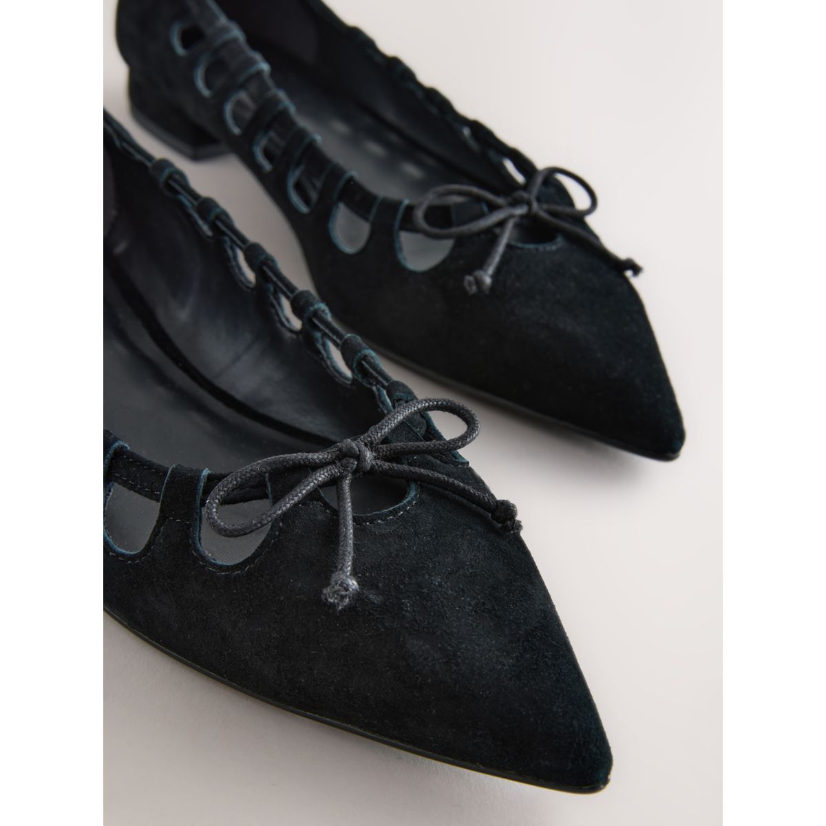 Chaussures en cuir à découpes et bout pointu noir, NEXT