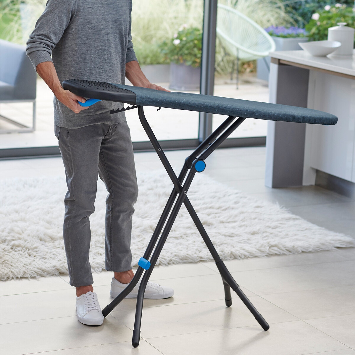 Table à repasser facile à ranger glide plus noir/bleu, JOSEPH JOSEPH
