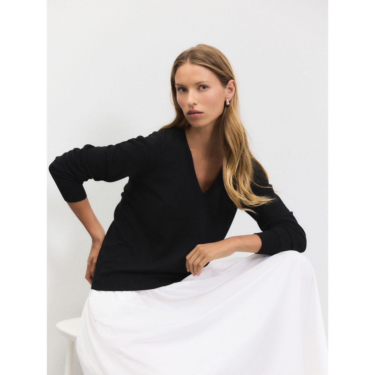Pull doux en maille de coton à col v noir, NEXT