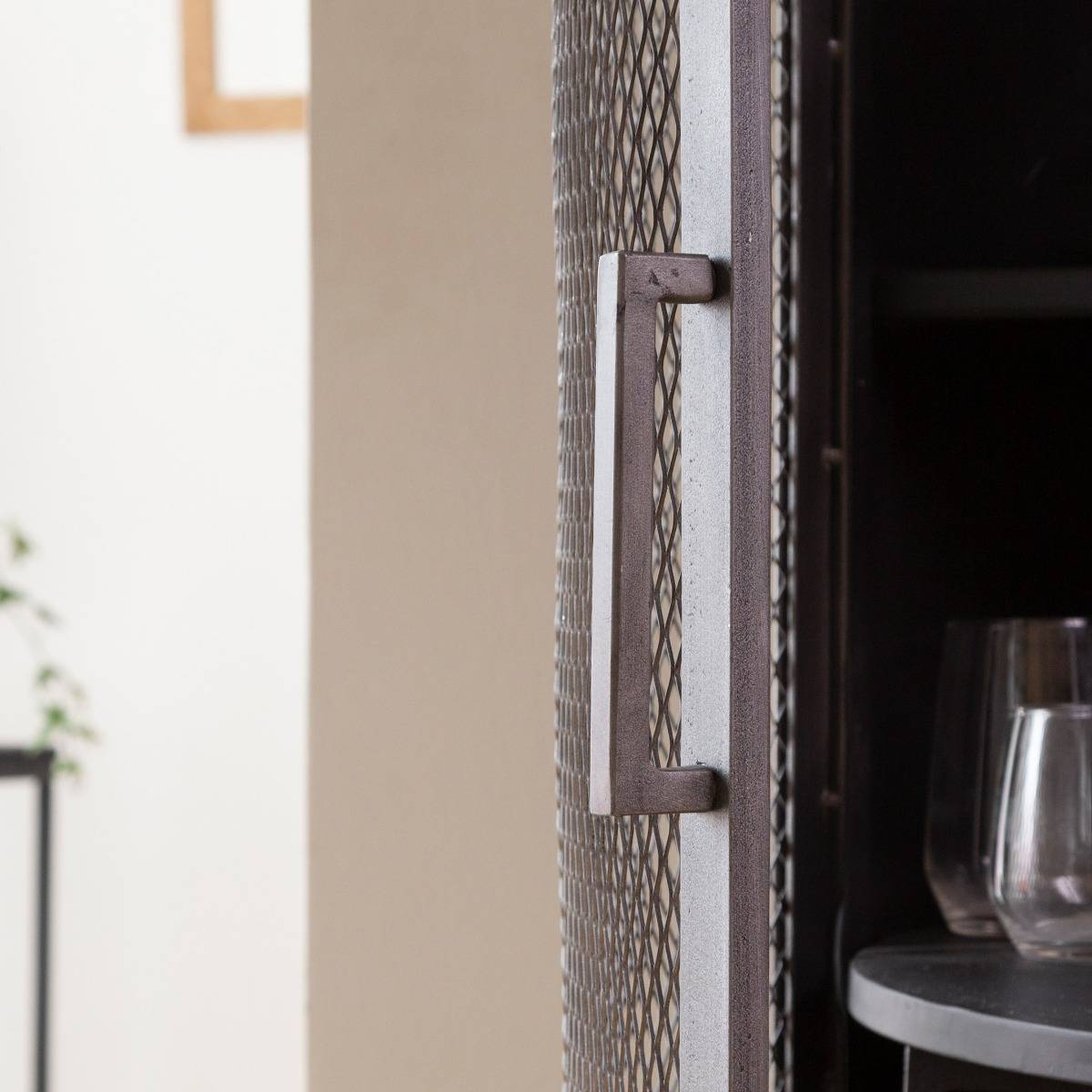 Meuble bar en métal arrondi LOCKER noir, MADE IN MEUBLES