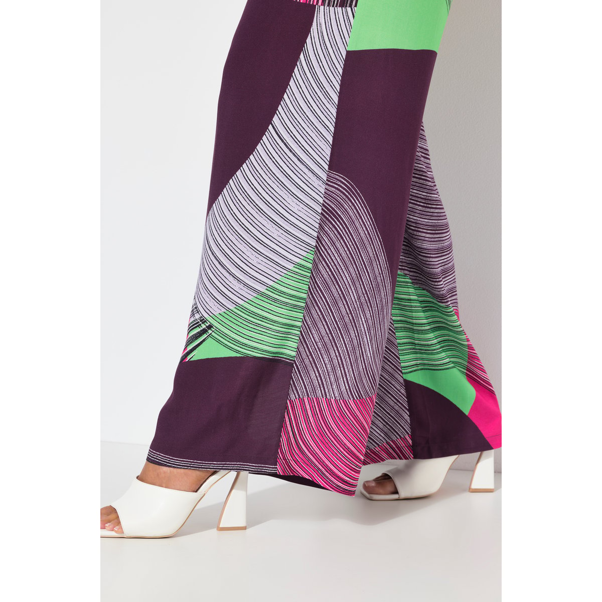 Pantalon imprimé. Jambe large et droite. prune foncé, ULLA POPKEN