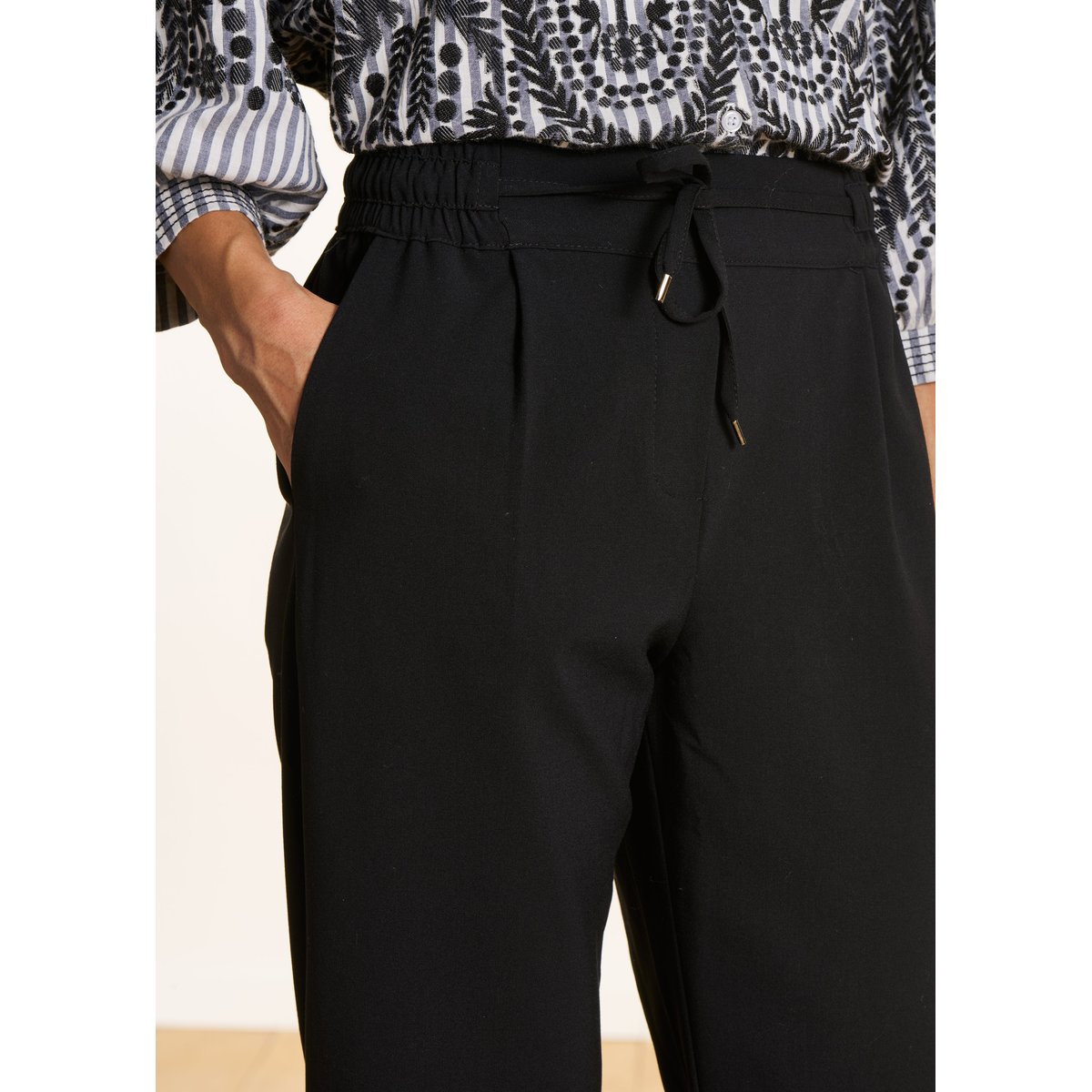 Pantalon coupe carotte noir, LA FEE MARABOUTEE
