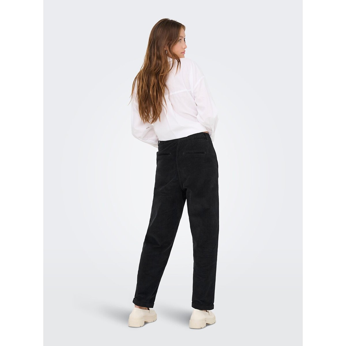 Pantalon carotte en velours noir, ONLY
