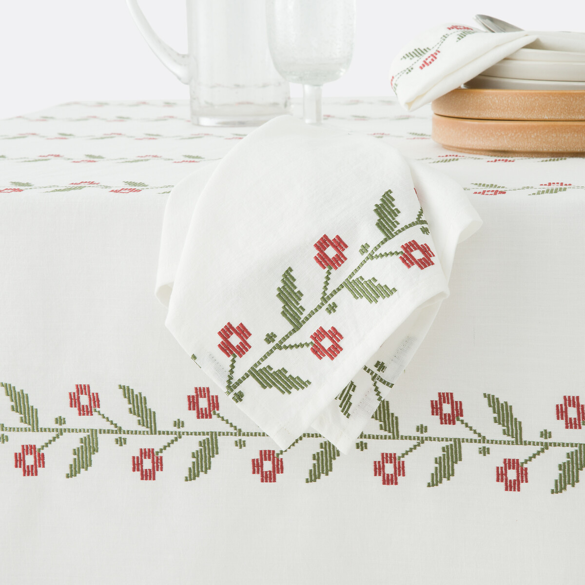 Nappe en coton lavé brodé, Auvray blanc, LA REDOUTE INTERIEURS