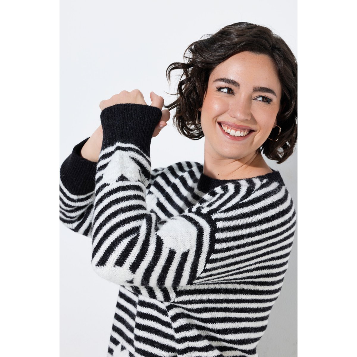 Pull à rayures avec motif cœurs, col rond noir, ULLA POPKEN