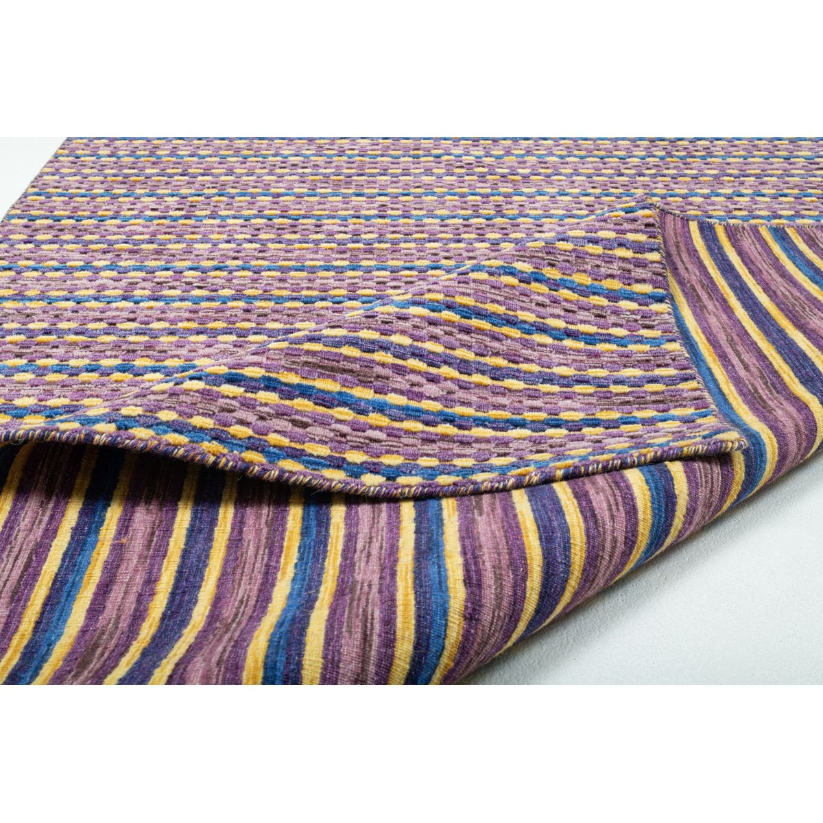 Tapis salon San Francisco fait main en laine violet clair, THEKO