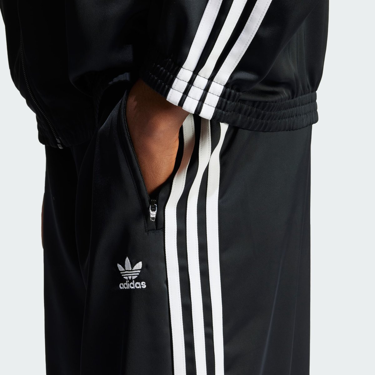 Pantalon De Survêtement À Jambes Larges En Satin Adicolor Pantalon De Survêtement À Jambes Larges En Satin Adicolor black, adidas Originals