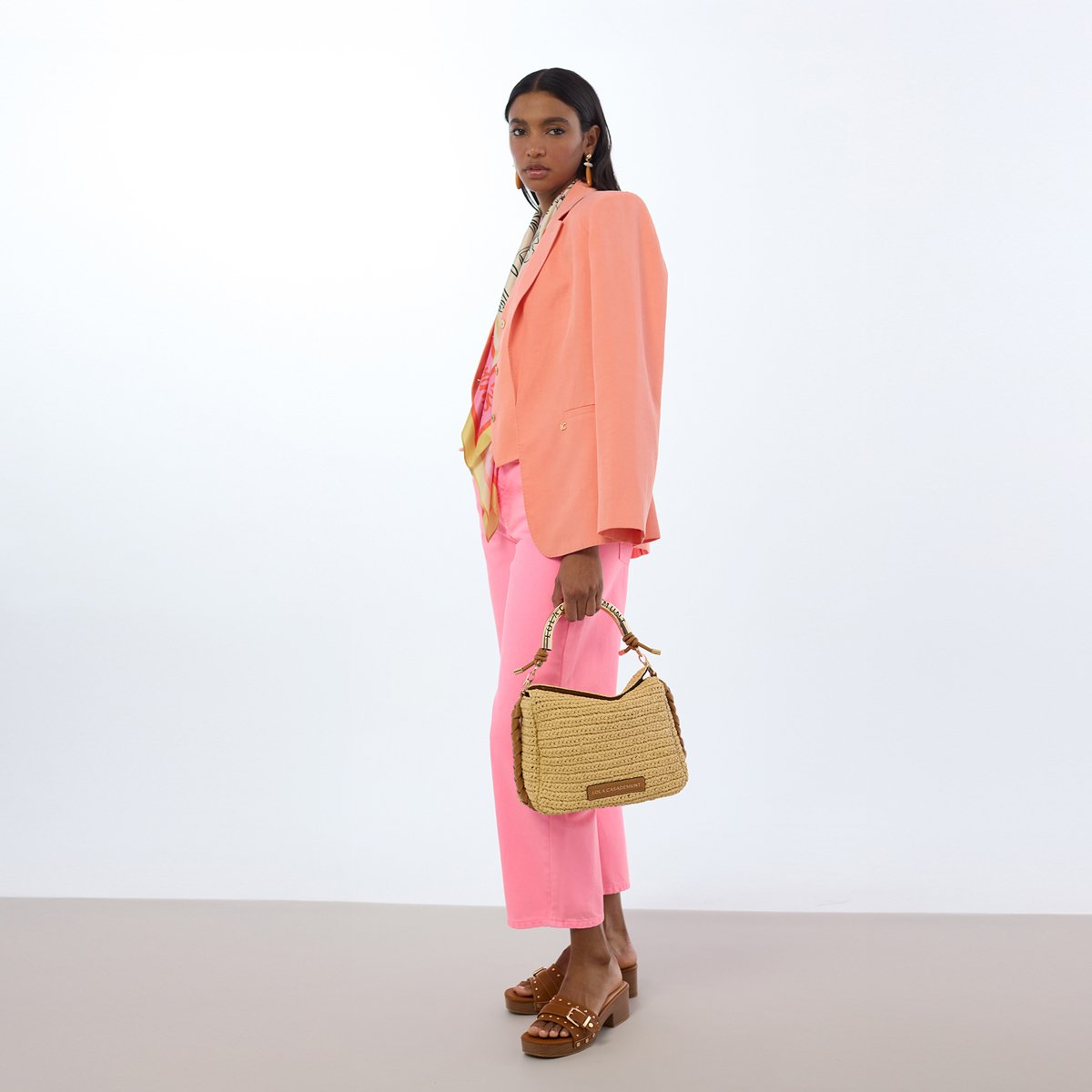 Sac à bandoulière combiné effet raphia avec poignée logo beige clair, LOLA CASADEMUNT