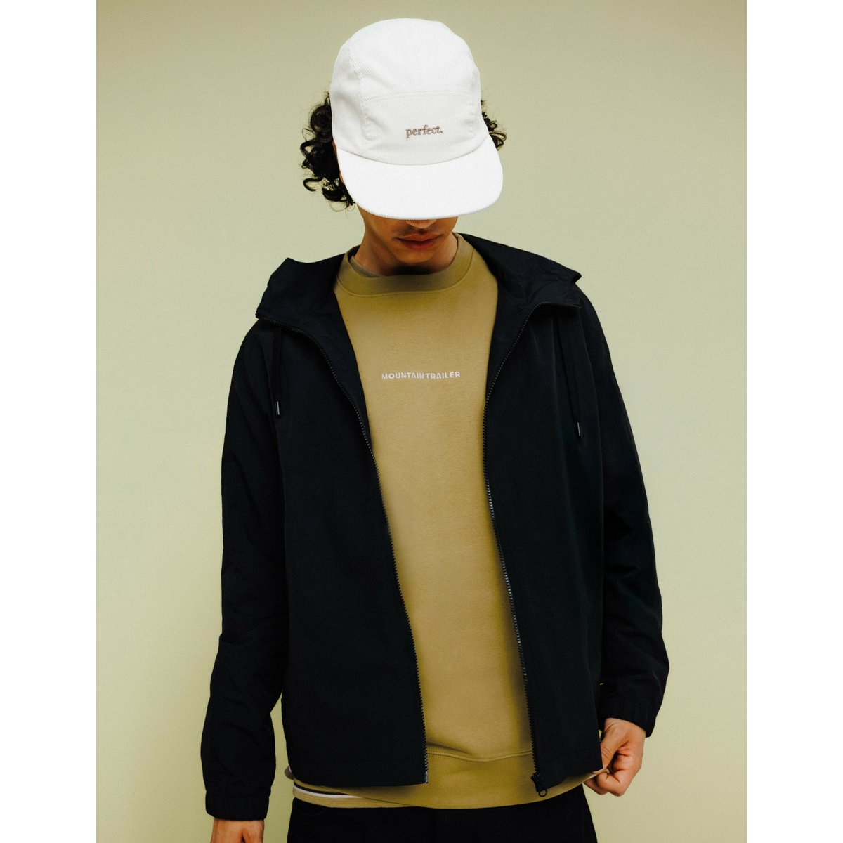 Blouson coup vent à capuche noir, BZB