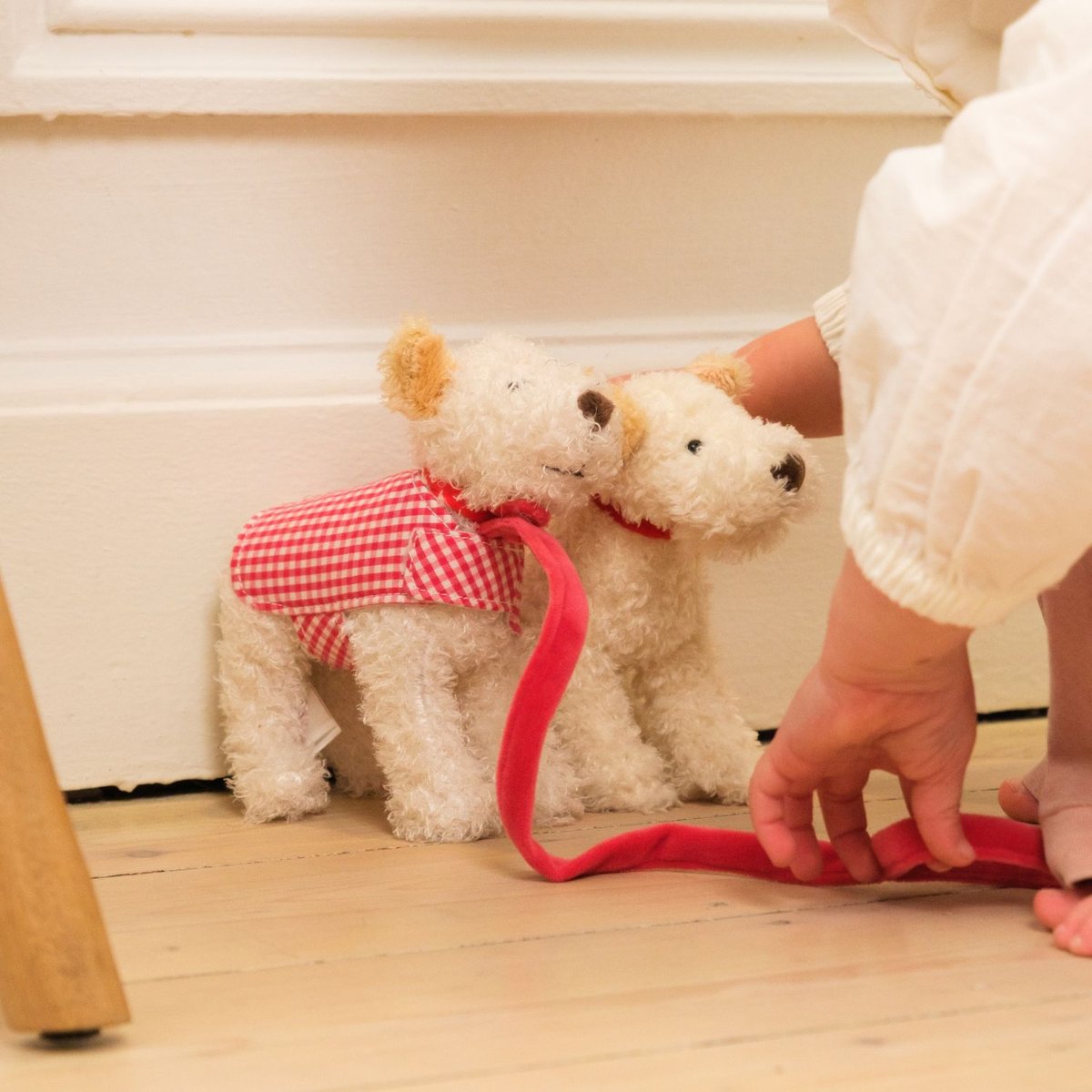 Eliot le chien beige, rouge, blanc, EGMONT TOYS