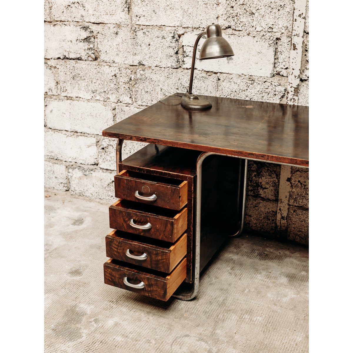 Bureau Bauhaus Yvan N°132 - Bon état bois, DEBONGOUT